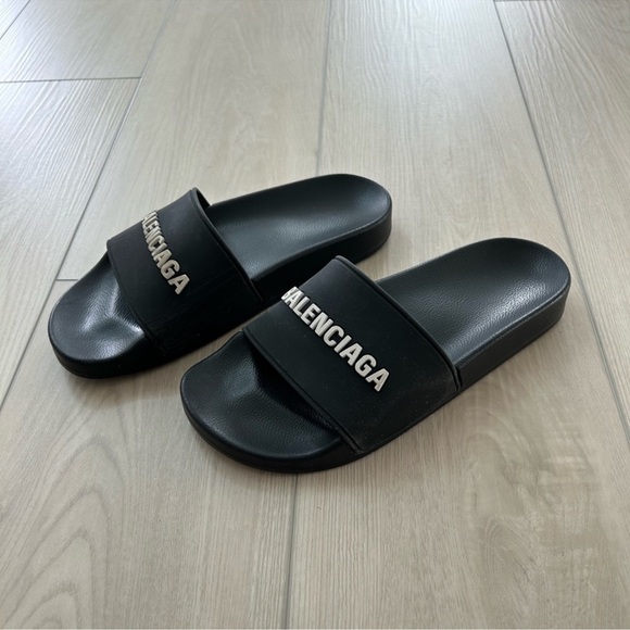 Balenciaga Pool Slides - Picture 2 of 4